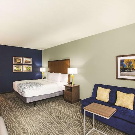 Отель La Quinta By Wyndham Wichita Northeast Экстерьер фото