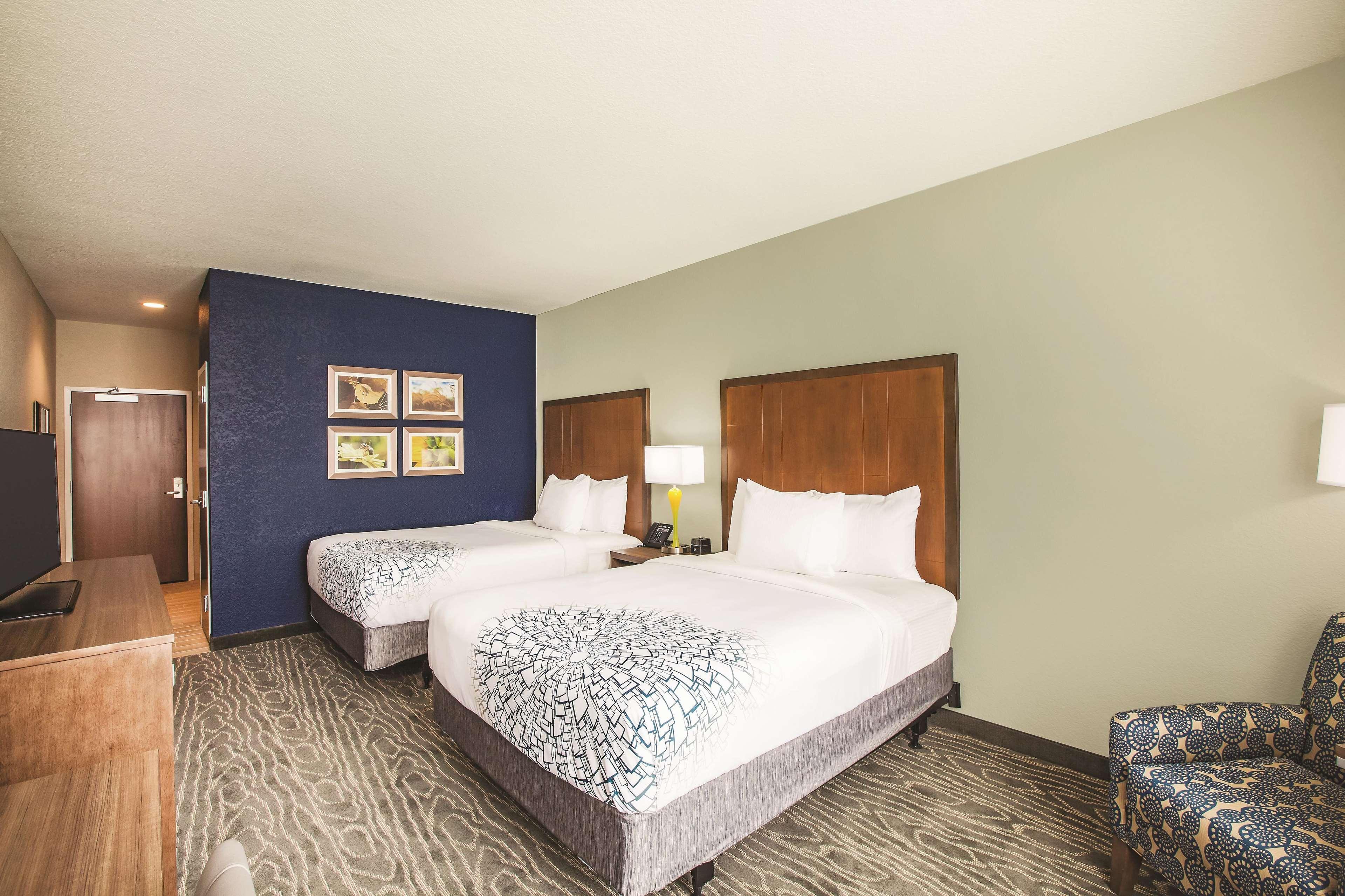 Отель La Quinta By Wyndham Wichita Northeast Экстерьер фото