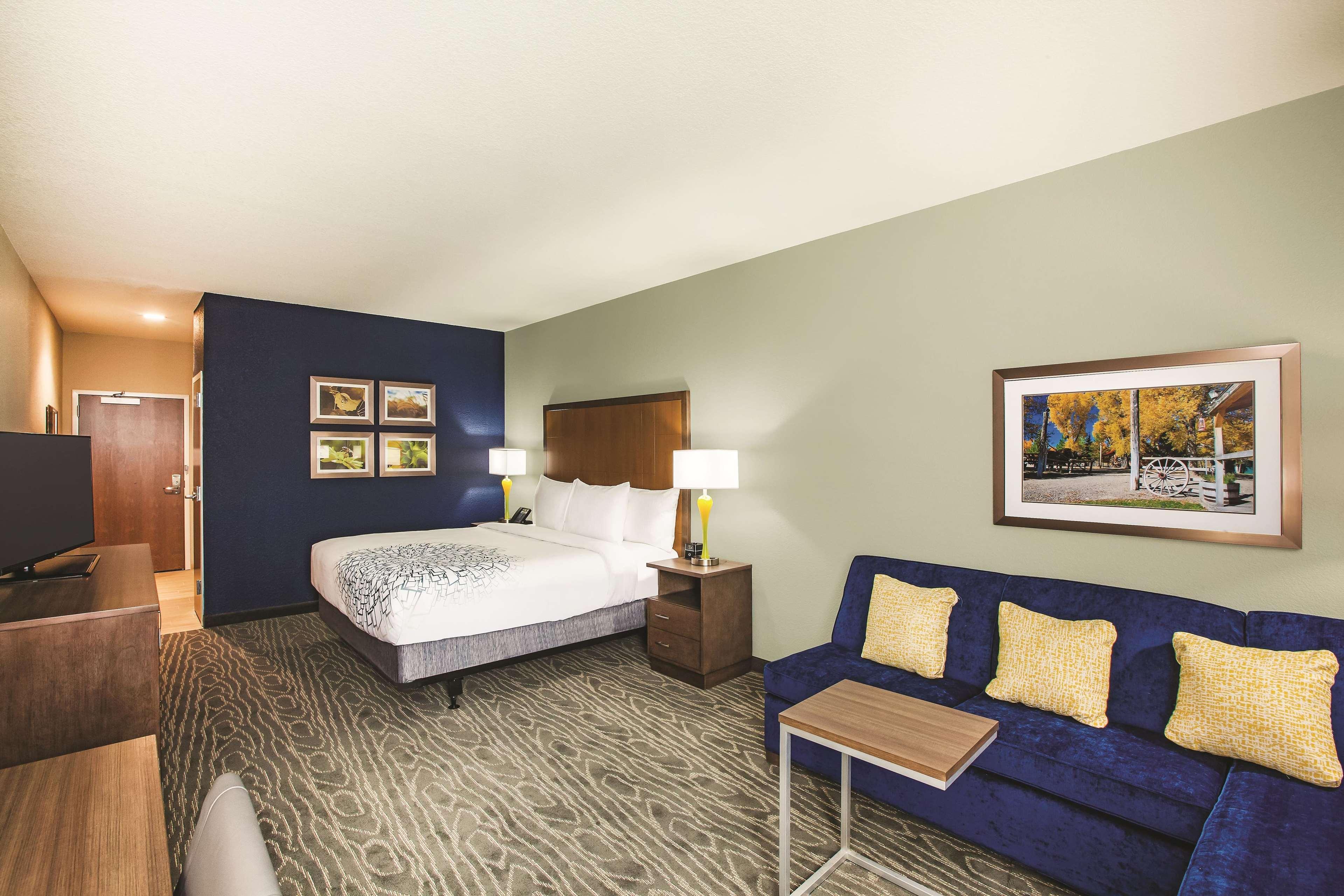 Отель La Quinta By Wyndham Wichita Northeast Экстерьер фото