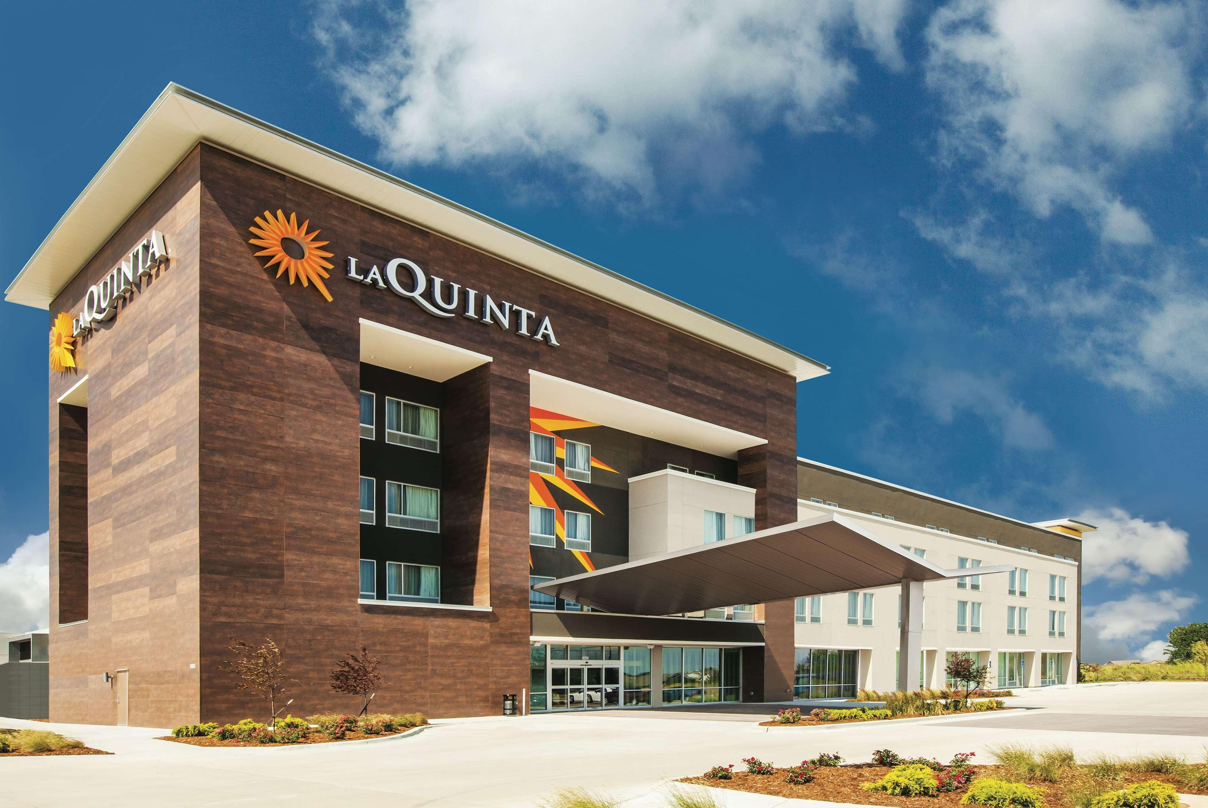 Отель La Quinta By Wyndham Wichita Northeast Экстерьер фото